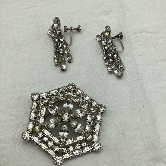 🎄🎄Vintage Rhinestone Brooch and Screw-back earrings Jayflex Sterling - Picture 1 of 4